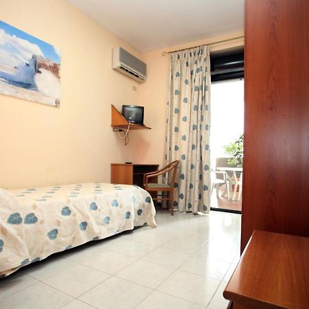 Hotel Cristal Bari Bagian luar foto