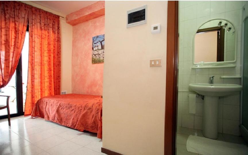 Hotel Cristal Bari Bagian luar foto
