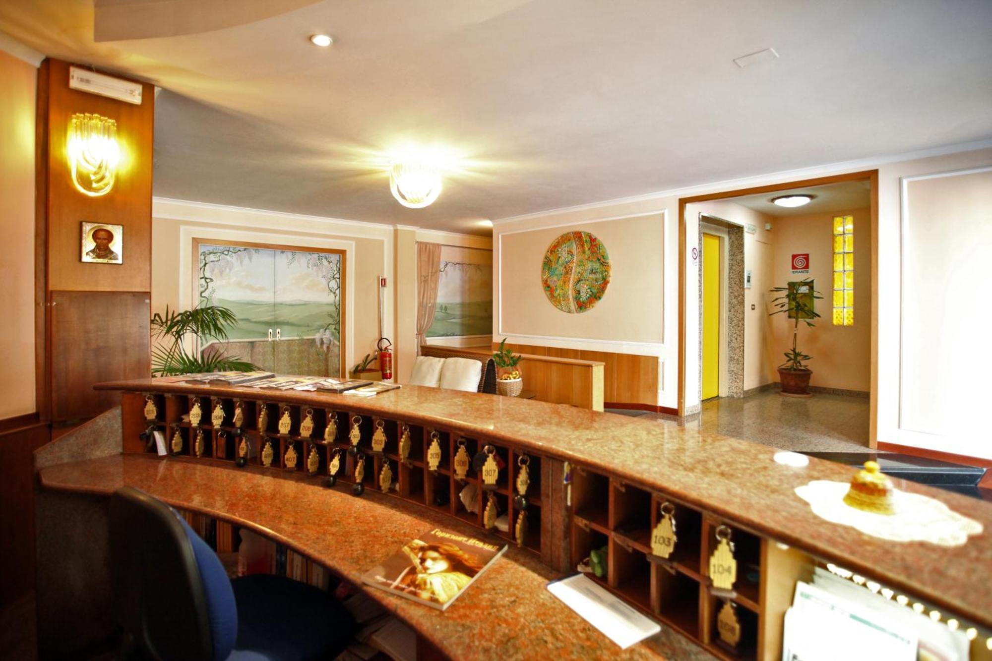 Hotel Cristal Bari Bagian luar foto