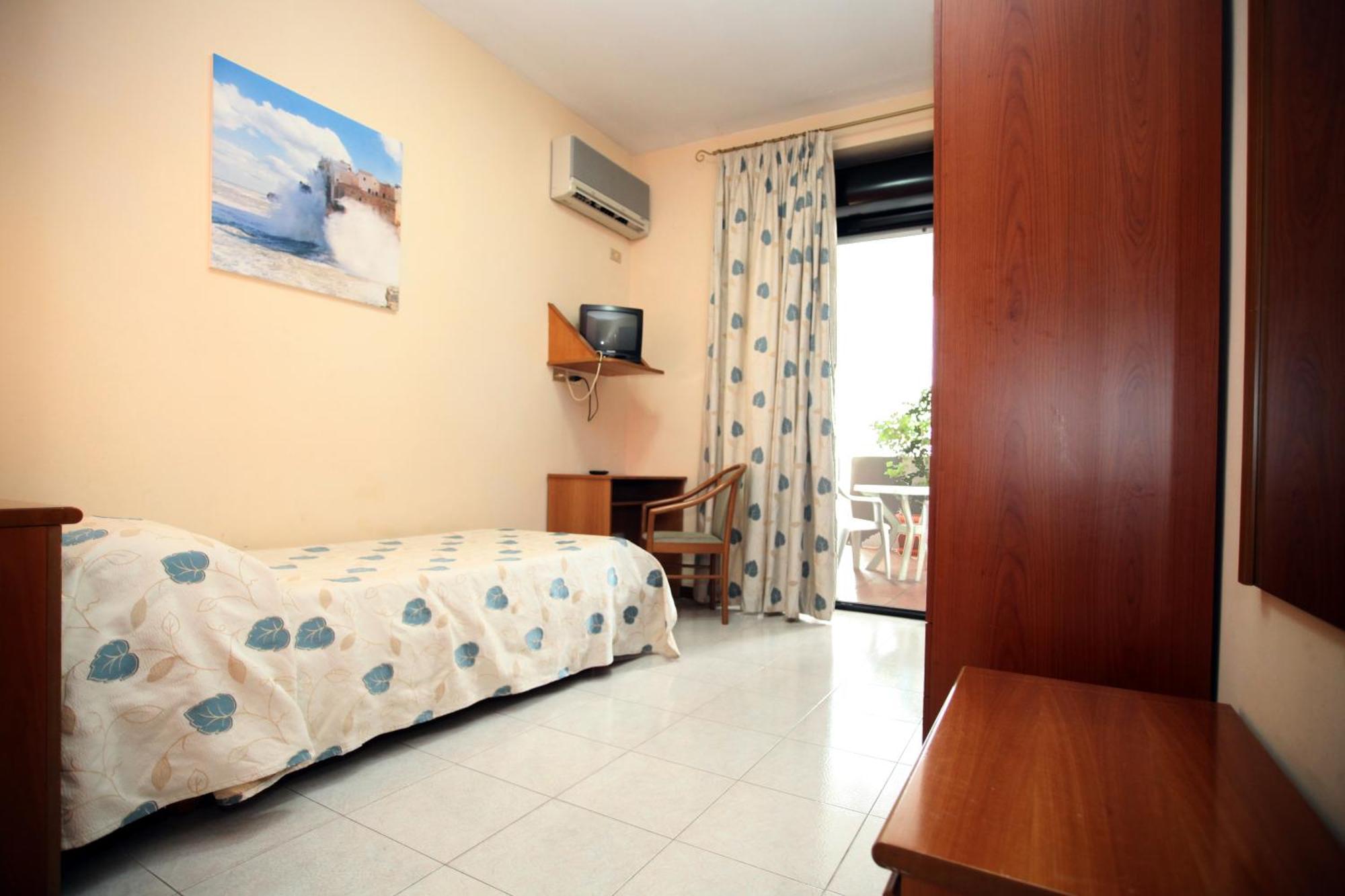 Hotel Cristal Bari Bagian luar foto