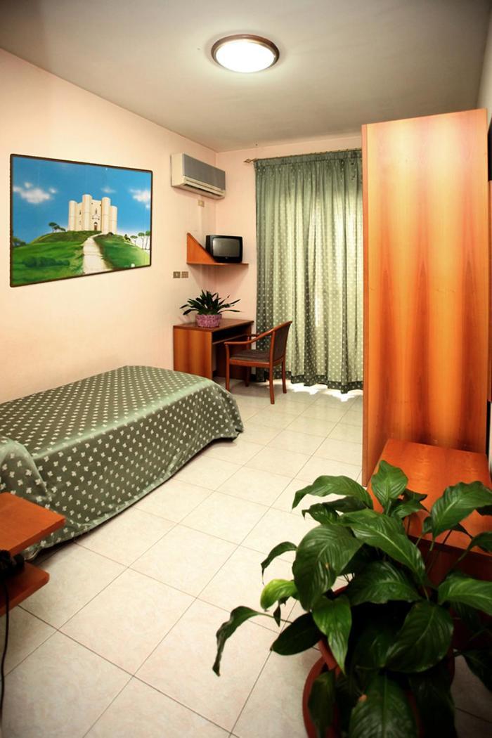 Hotel Cristal Bari Bagian luar foto