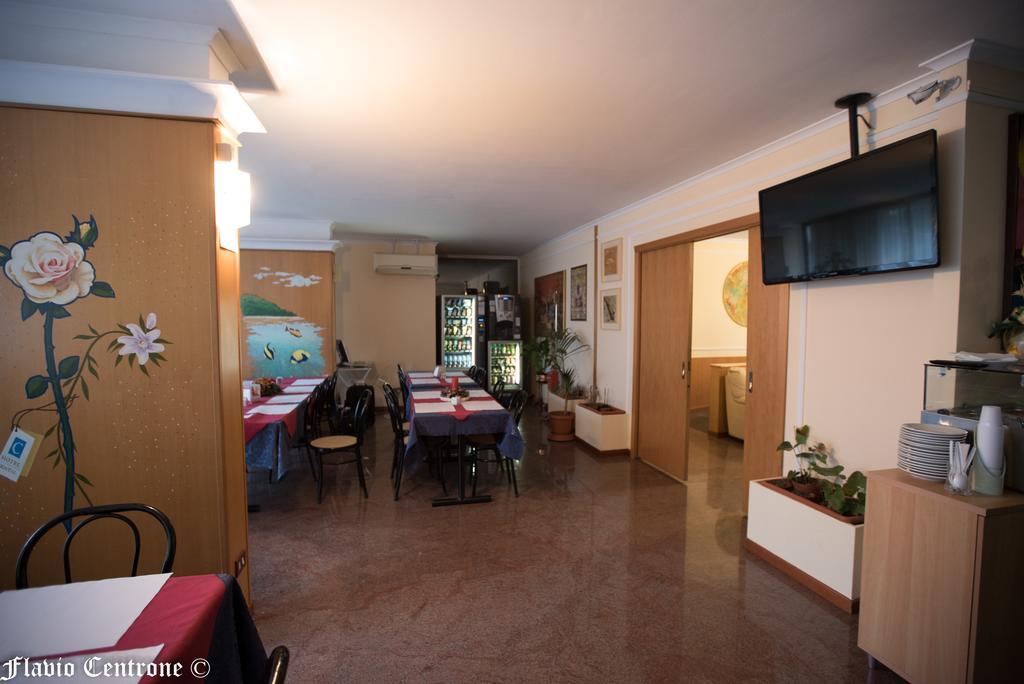 Hotel Cristal Bari Bagian luar foto
