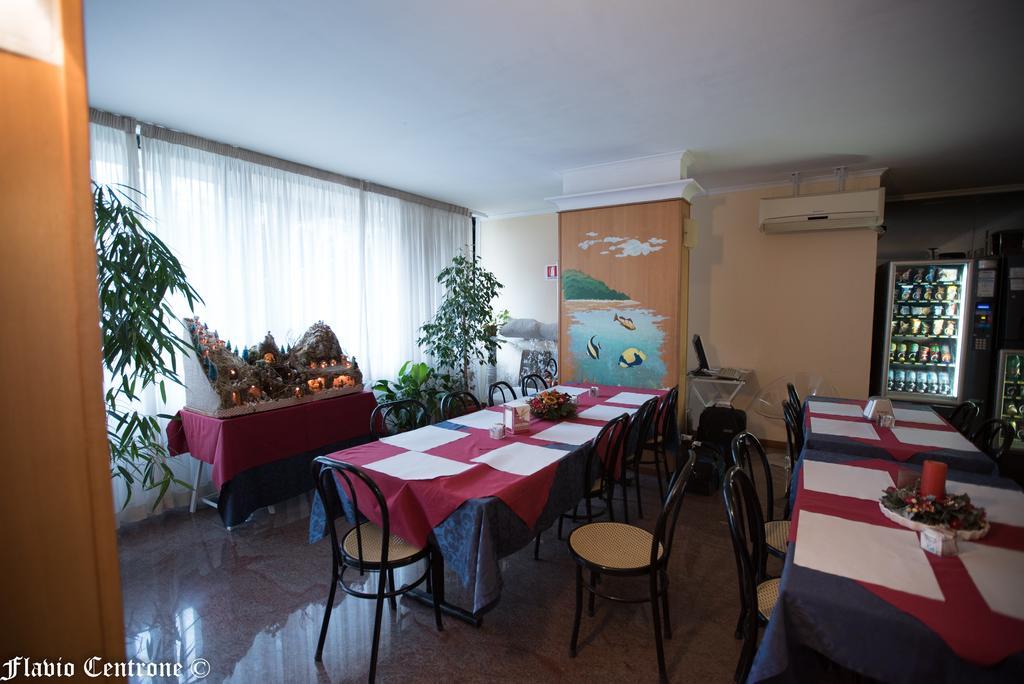 Hotel Cristal Bari Bagian luar foto