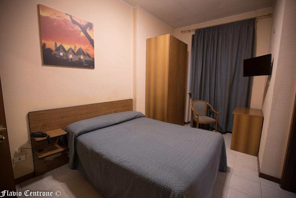 Hotel Cristal Bari Bagian luar foto