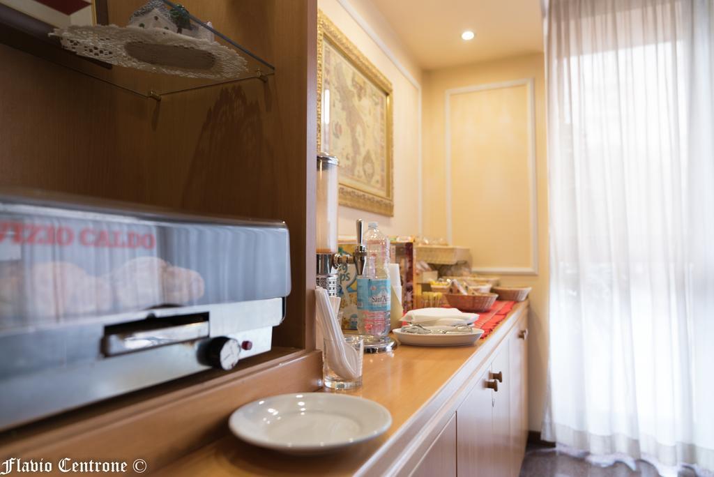 Hotel Cristal Bari Bagian luar foto