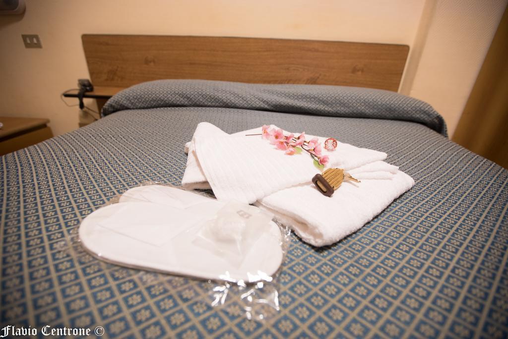 Hotel Cristal Bari Bagian luar foto