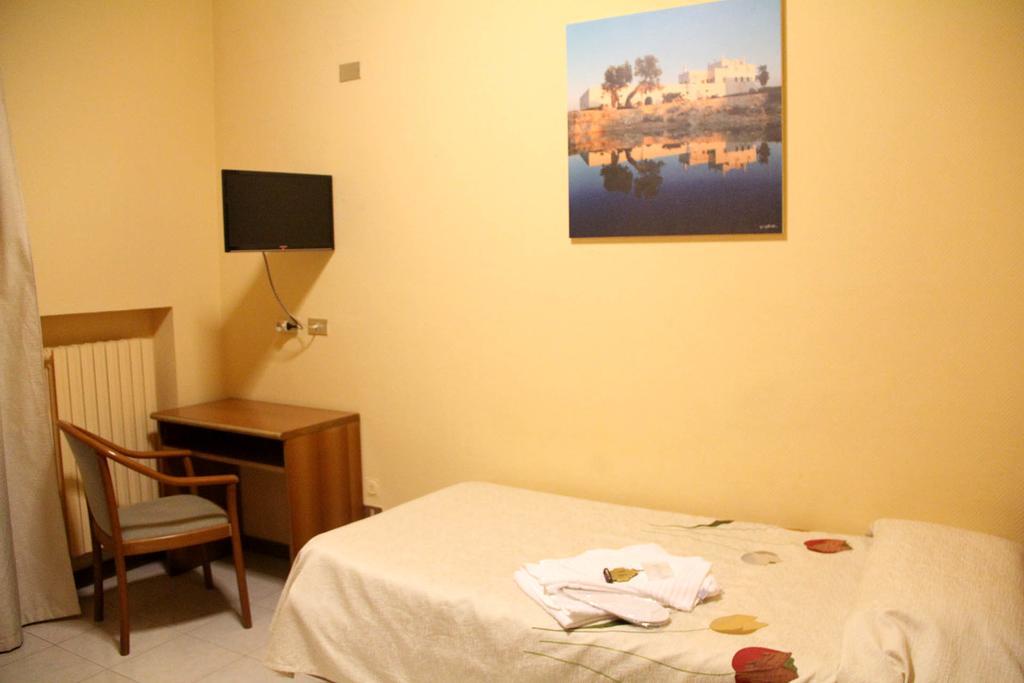 Hotel Cristal Bari Bagian luar foto